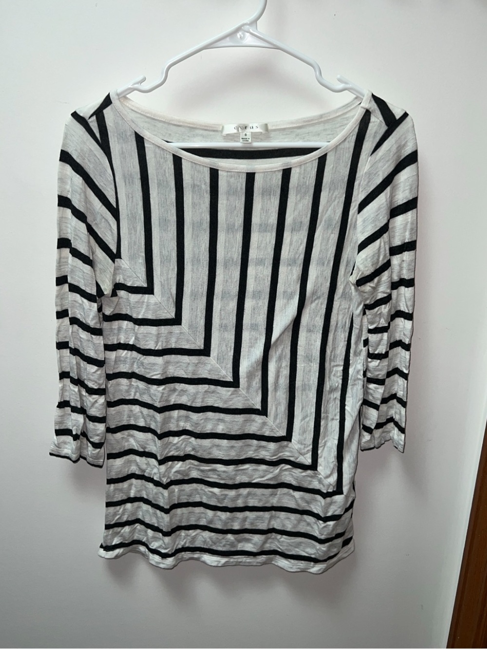 Cyrus White, Black & Gray Striped 3/4 Sleeve Top Size Small